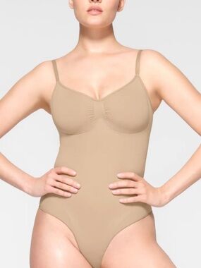SKIMS Nude/Sand Seamless Shaping Bodysuit